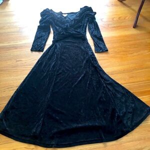 Elegant Black Velvet L-Slim Dress